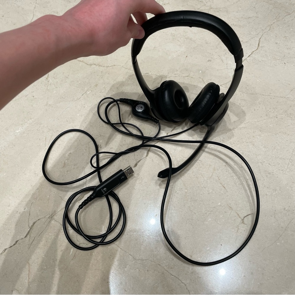 Logitech headset - Picture 2 of 5